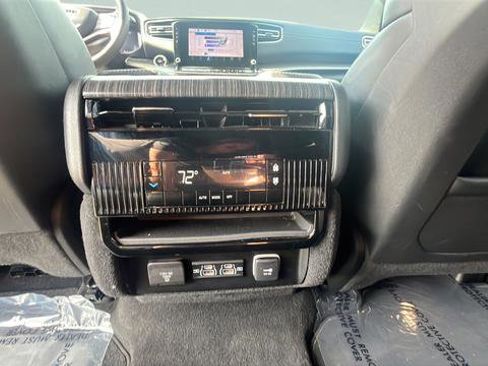 Used 2024 Jeep Wagoneer L Series II w/ Flexible Seating Group AWD/4WD image 24