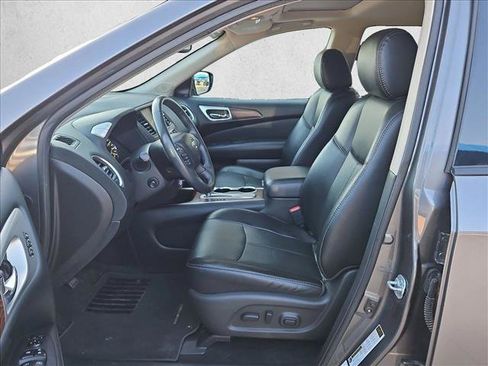 Used 2017 Nissan Pathfinder Platinum FWD image 17