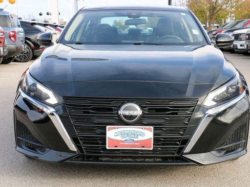 Used 2023 Nissan Altima 2.5 SV image 3