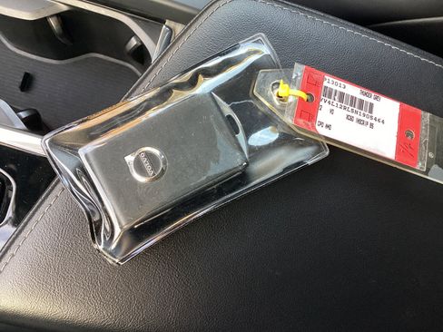 Certified 2022 Volvo XC60 B5 Inscription w/ Climate Package image 38