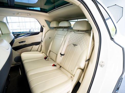 Used 2021 Bentley Bentayga Plug-In Hybrid AWD/4WD image 49
