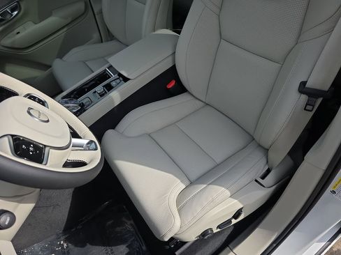 New 2026 Volvo XC90 T8 Ultra w/ Protection Package Premier image 25