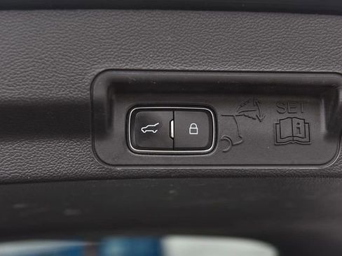 Used 2021 Ford Explorer XLT w/ Equipment Group 202A AWD/4WD image 26