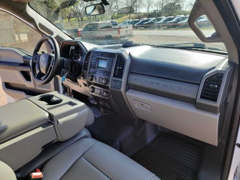 Used 2021 Ford F250 XL w/ Power Equipment Group RWD image 35