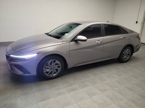 Used 2024 Hyundai Elantra SEL FWD image 2