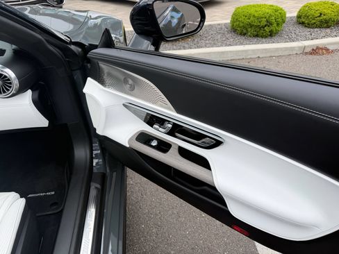Used 2026 Mercedes-Benz SL 63 AMG 4MATIC image 12