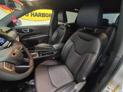 New 2026 Jeep Compass Latitude image 11