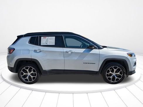 Used 2024 Jeep Compass Limited image 3