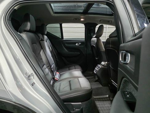 Used 2023 Volvo XC40 B5 Ultimate image 16