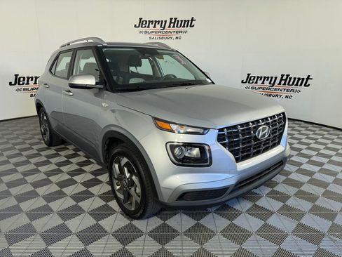 Used 2025 Hyundai Venue SEL FWD image 6