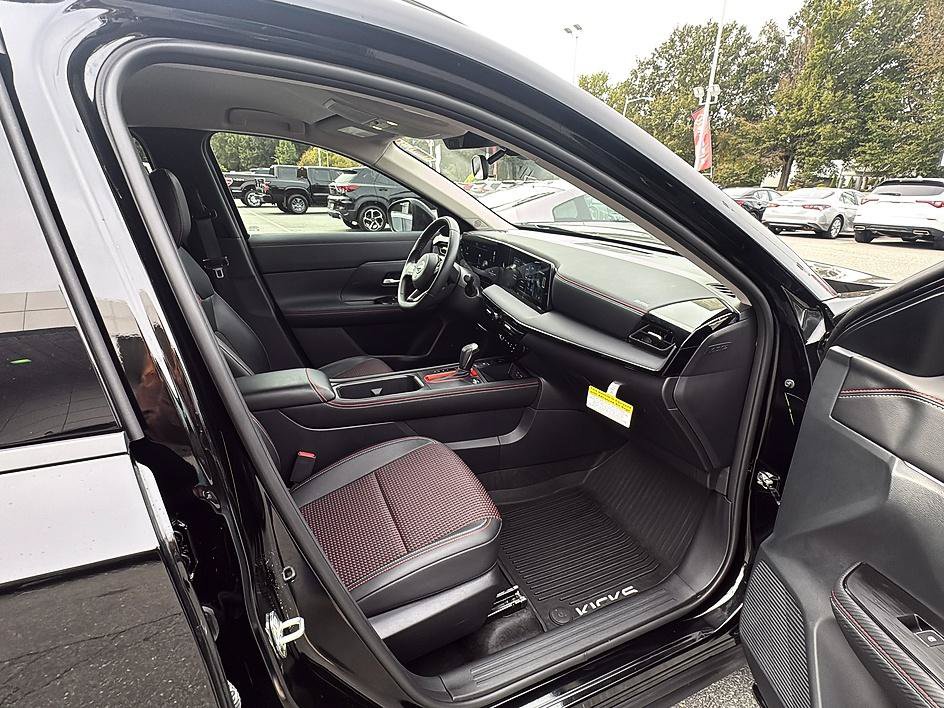 Certified 2026 Nissan Kicks SR FWD image 24