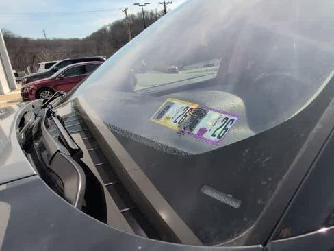 Used 2018 Land Rover Discovery Sport HSE image 13