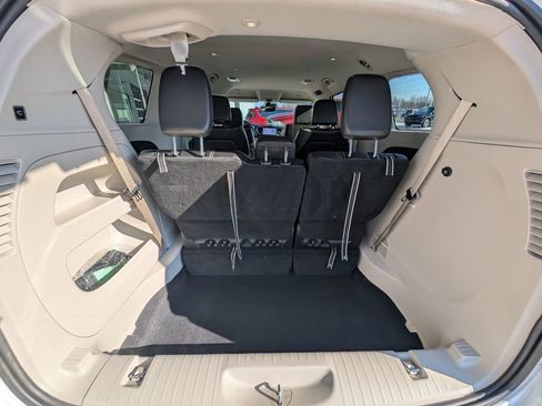 Used 2024 Chrysler Pacifica Touring-L image 18