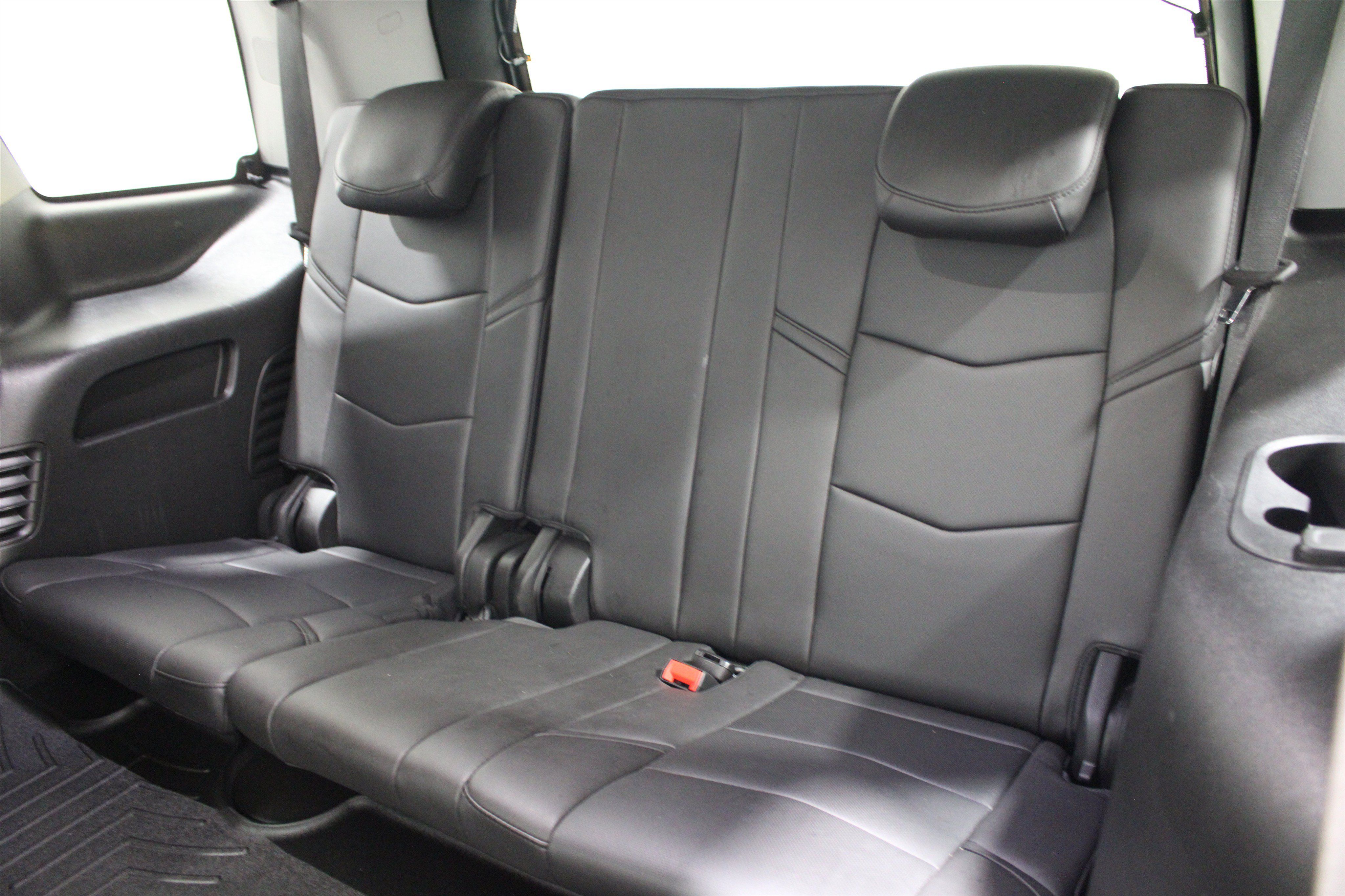 Used 2018 Cadillac Escalade Luxury AWD/4WD image 21