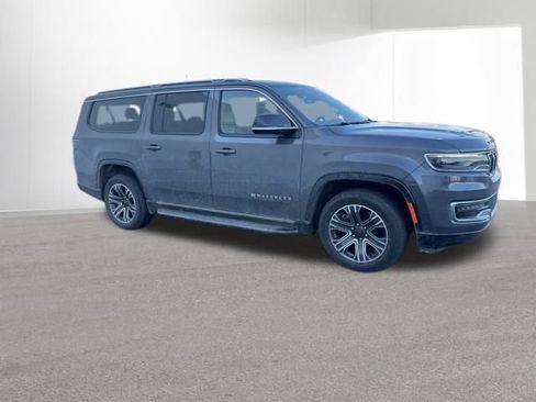 Used 2024 Jeep Wagoneer L Series II w/ Flexible Seating Group image 13