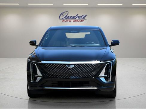 Certified 2024 Cadillac Lyriq Luxury AWD/4WD image 9