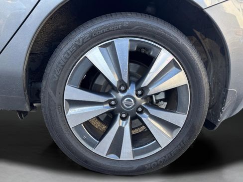 Used 2016 Nissan Leaf SV image 4