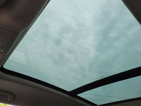 Used 2021 Volkswagen Atlas SE w/ Panoramic Sunroof Package image 32