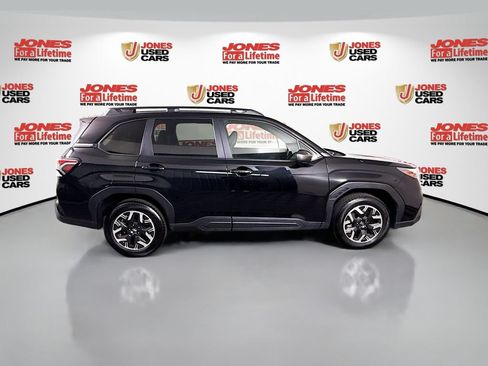 Certified 2025 Subaru Forester Premium AWD/4WD image 17
