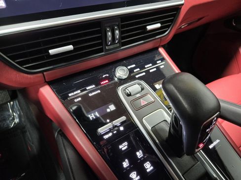 Used 2022 Porsche Cayenne Platinum Edition image 26