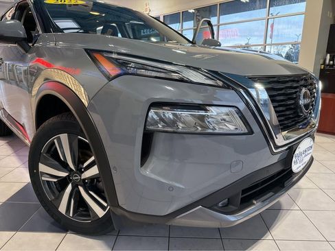 Used 2022 Nissan Rogue SL w/ SL Premium Package image 2