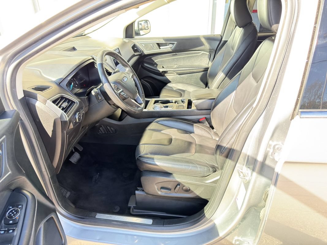 Used 2022 Ford Edge Titanium AWD/4WD image 16