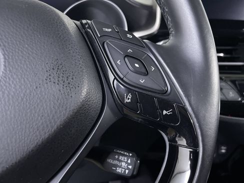 Used 2019 Toyota C-HR XLE FWD image 25