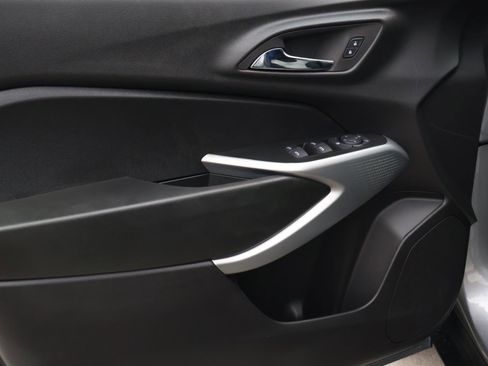 Used 2025 Chevrolet Trax RS w/ Driver Confidence Package image 14