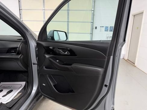 Used 2023 Chevrolet Traverse RS w/ LPO, Cargo Package AWD/4WD image 17