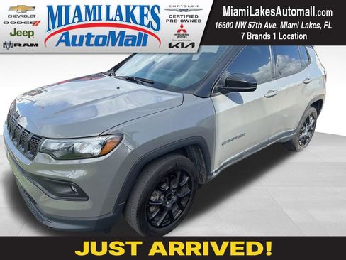 Used 2023 Jeep Compass Latitude AWD/4WD image 1