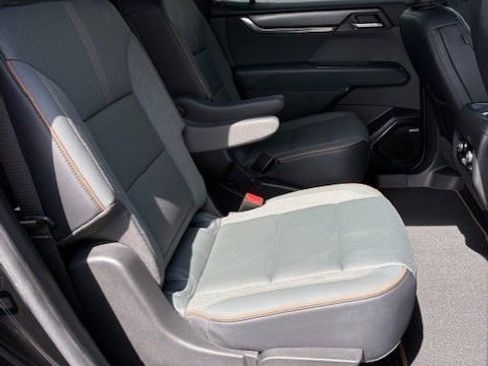 Used 2024 GMC Acadia AT4 w/ Luxury Package AWD/4WD image 18
