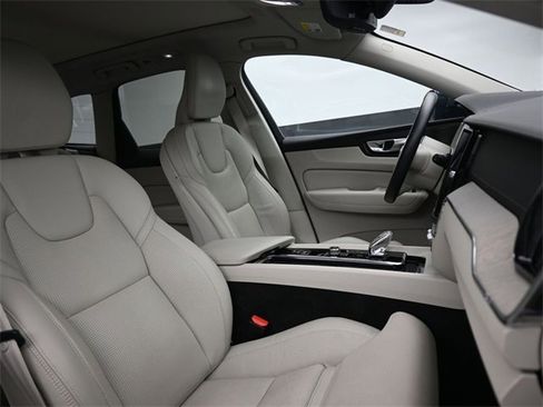 Used 2022 Volvo XC60 B6 Inscription w/ Advanced Package image 34