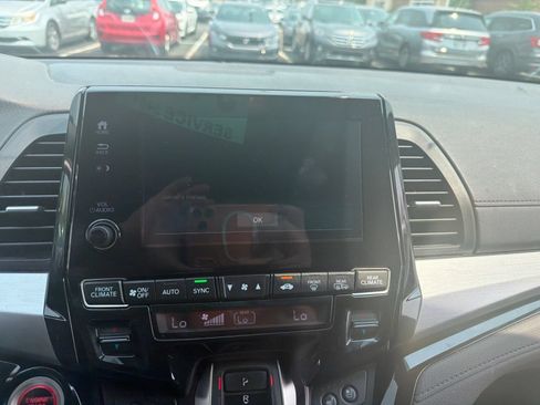 Used 2019 Honda Odyssey Elite image 2