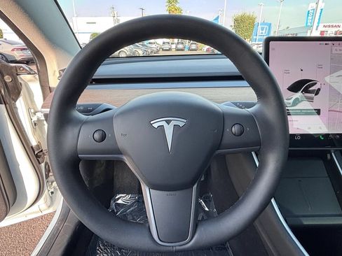 Used 2020 Tesla Model 3 Standard Range RWD image 20