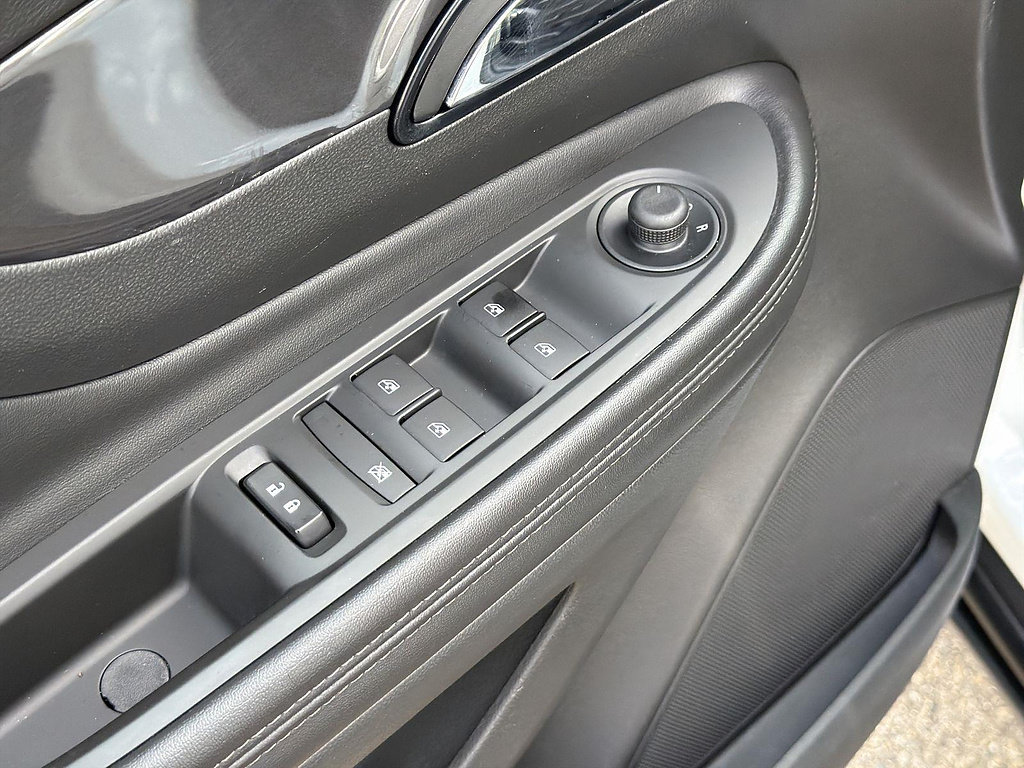 Used 2021 Buick Encore Preferred FWD image 19