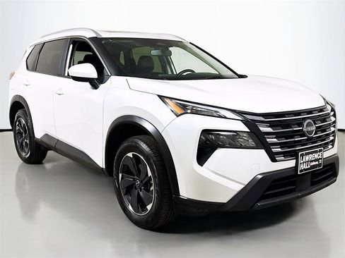 Used 2025 Nissan Rogue SV w/ SV Premium Package image 3