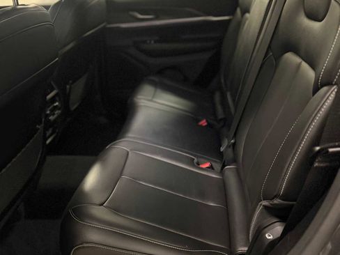 Used 2023 Jeep Grand Cherokee Limited AWD/4WD image 23