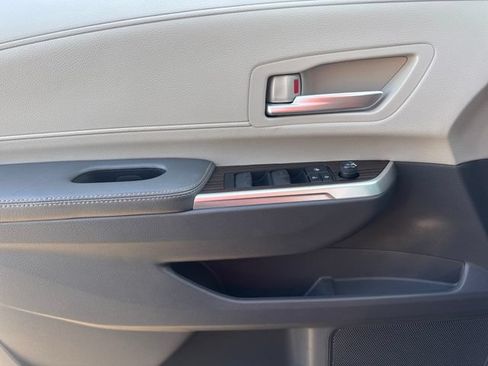 Used 2022 Toyota Sienna XLE FWD image 17