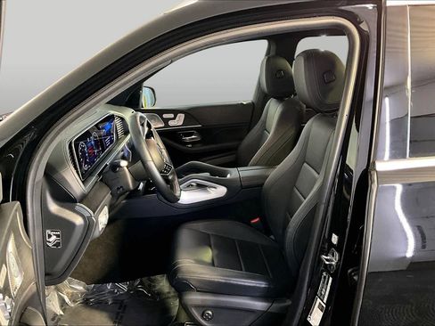 Used 2024 Mercedes-Benz GLS 450 4MATIC image 9