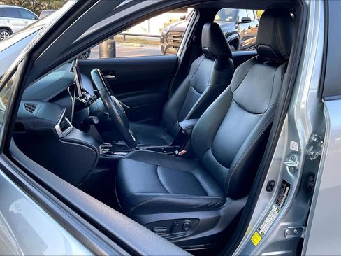Used 2023 Toyota Corolla Cross XLE image 7
