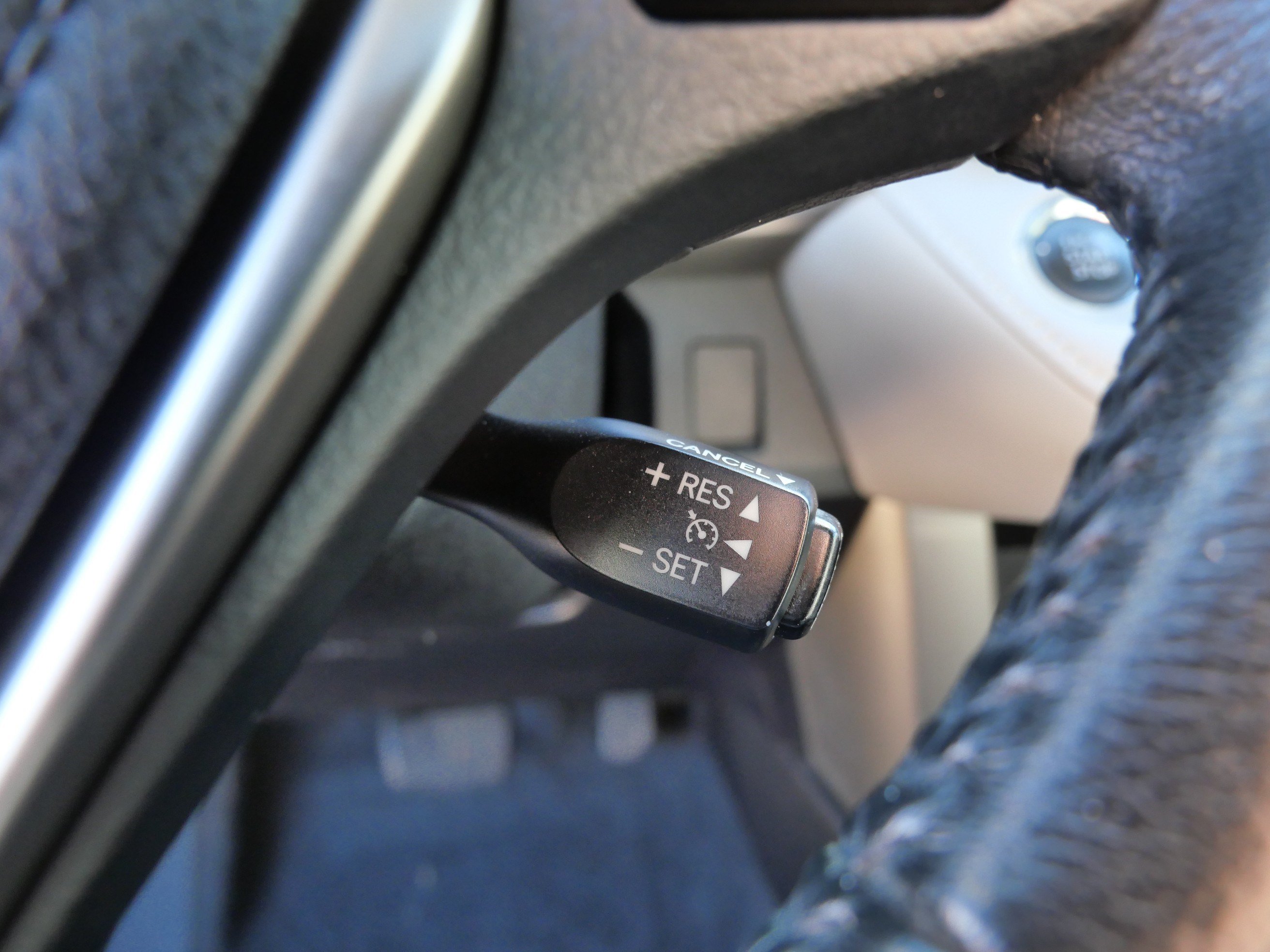 Used 2014 Toyota RAV4 Limited w/ Technology Package AWD/4WD image 30