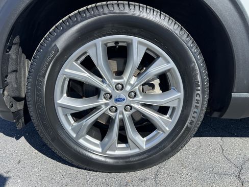 Used 2023 Ford Explorer XLT w/ Equipment Group 202A image 11