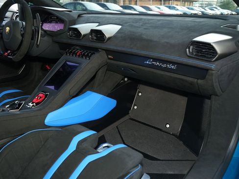 Used 2022 Lamborghini Huracan STO image 9