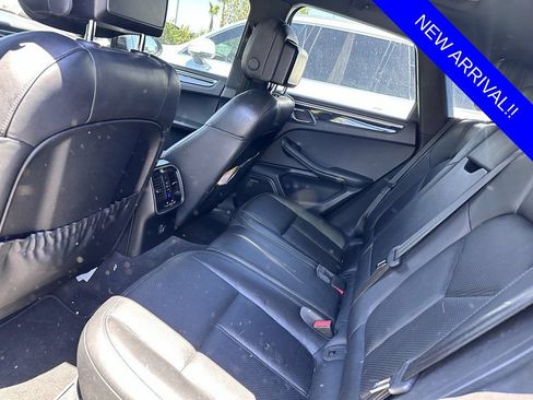 Used 2018 Porsche Macan AWD/4WD image 2
