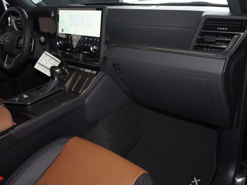 Used 2026 Lexus GX 550 AWD/4WD image 12
