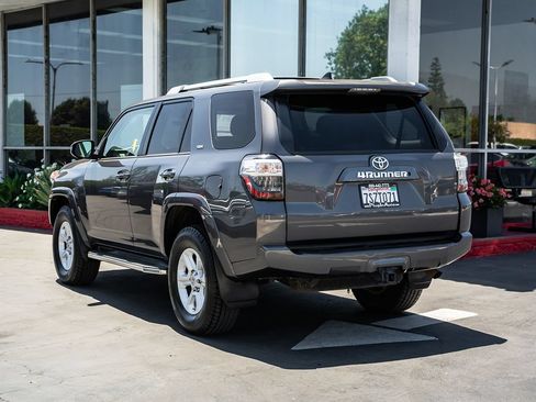 Used 2016 Toyota 4Runner SR5 AWD/4WD image 3