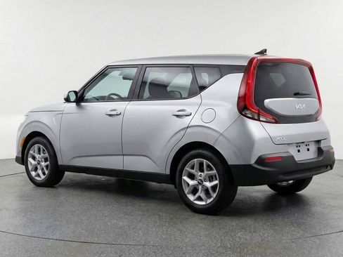 Used 2025 Kia Soul LX w/ LX Technology Package FWD image 5