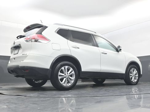 Used 2016 Nissan Rogue SV w/ SV Premium Package AWD/4WD image 29