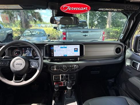 Used 2025 Jeep Gladiator Mojave w/ Convenience Group AWD/4WD image 5