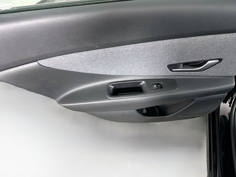 Used 2023 Hyundai Elantra Limited image 25